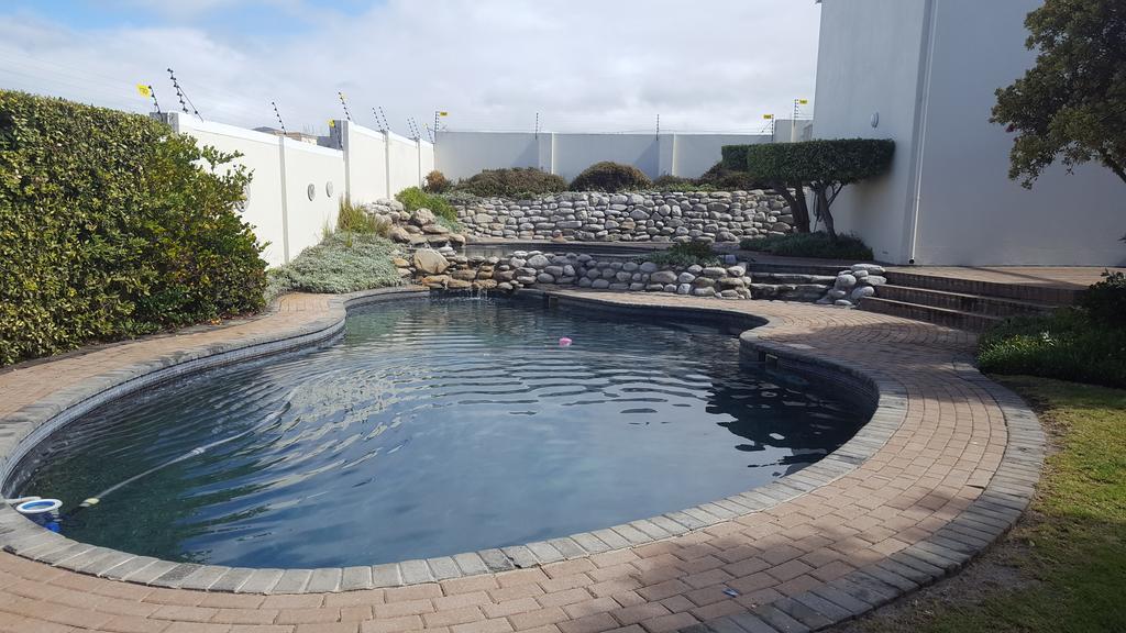 Whale View Self Catering Apartment Hermanus Extérieur photo